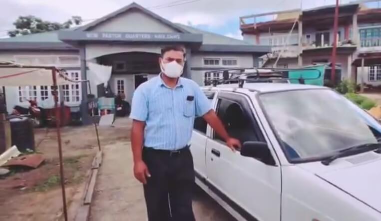 कोविड हीरो: पादरी जो लोगों को अपनी कार से छोड़ता है घर